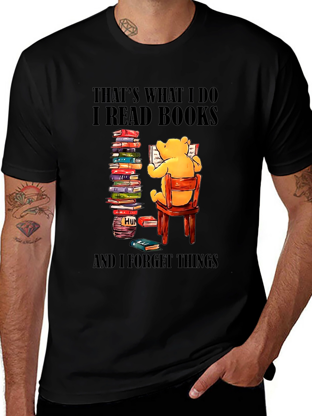 Book Lover T-Shirt: Winnie the Pooh Reads