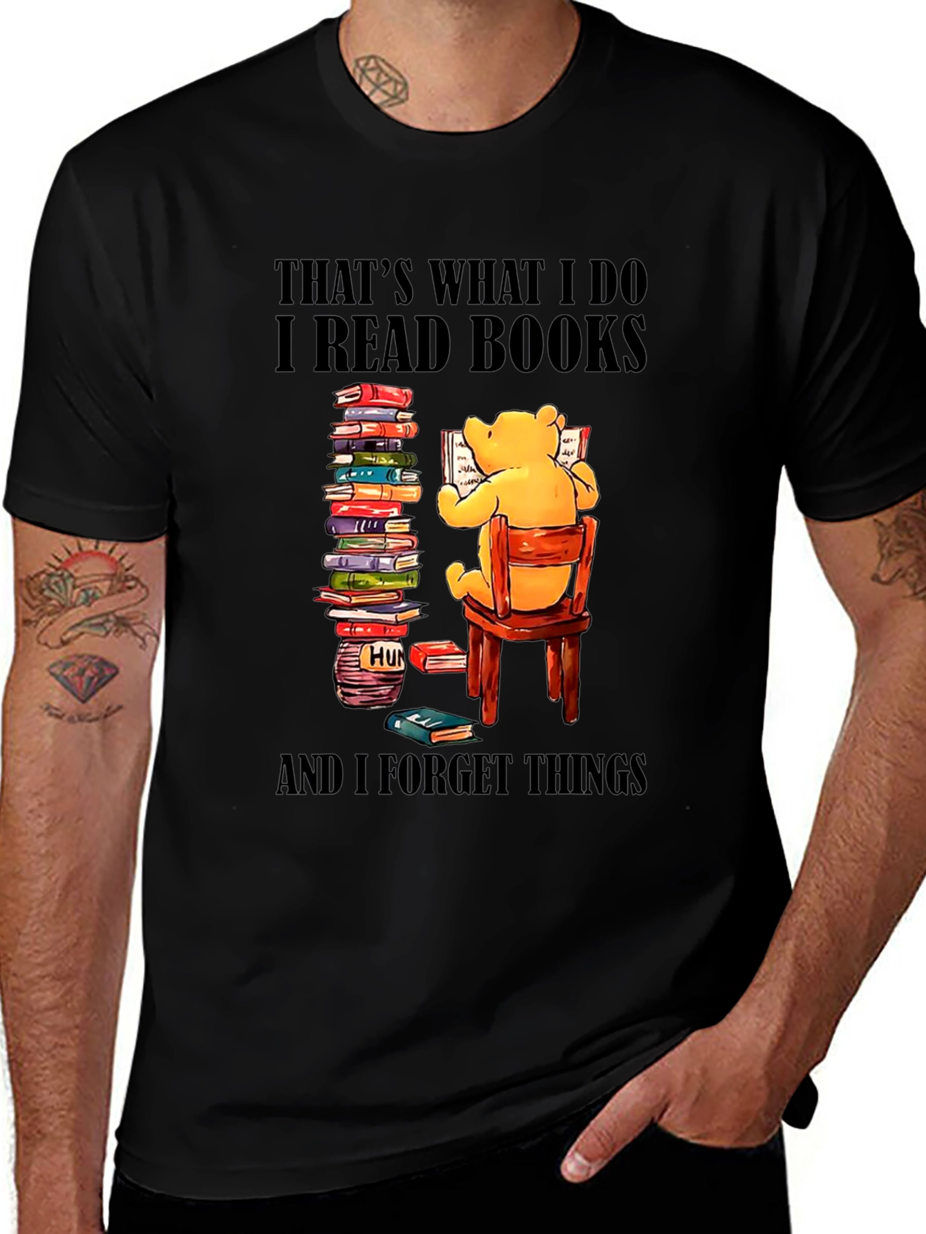 Book Lover T-Shirt: Winnie the Pooh Reads